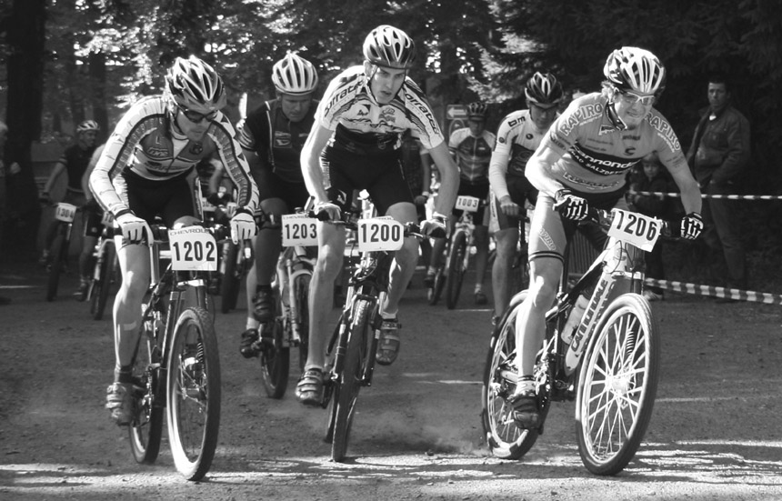 Matthias Steinberger missachtet nach einer Erkrankung den ärztlichen Rat und nimmt am Finale des MTB Hessencup 2008 in Schotten teil. Er kann seinen 1. Platz in der Gesamtwertung nicht verteidigen, doch wird noch 2. in der Elite Lizenz.
